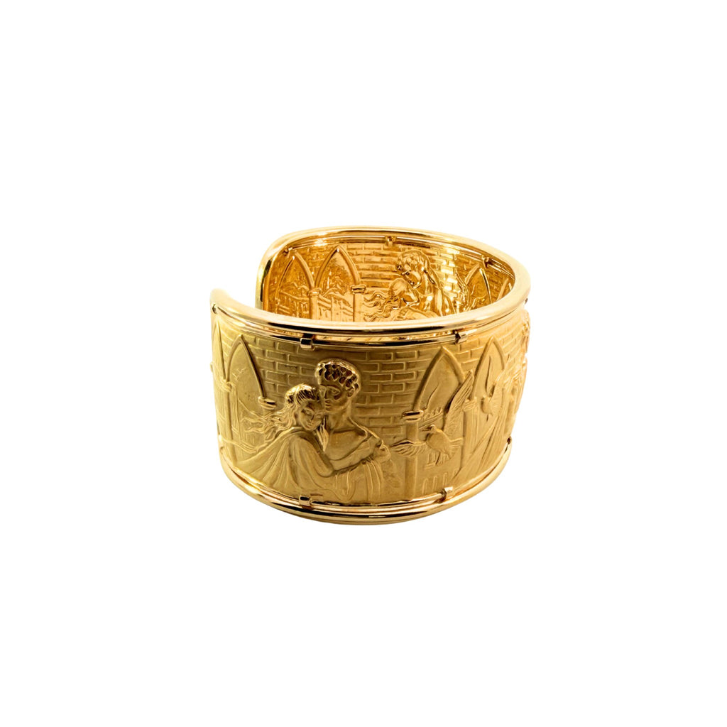 Angled view of Carrera y Carrera 18K yellow gold Romeo and Juliet repoussé cuff bracelet