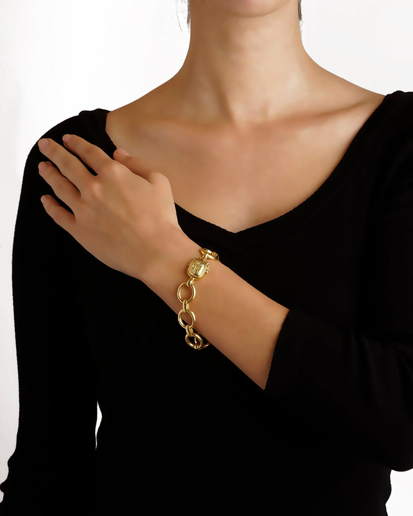 Oval Link Hammered Gold Bracelet with  Bee Clasp Elizabeth Locke Collection