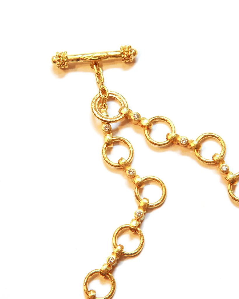 Elizabeth Locke hammered gold Celtic link necklace with diamond accents and toggle closure, detail view